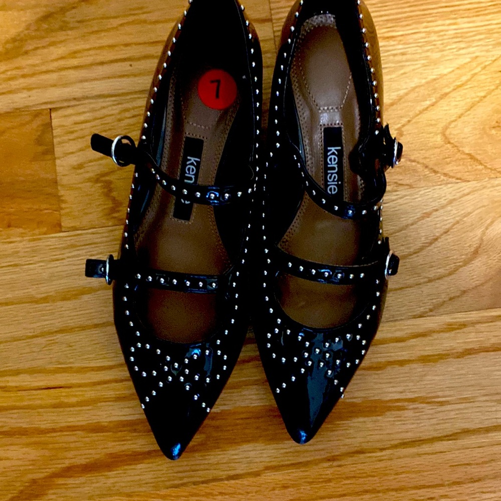 Kenzie flats. pointy toe